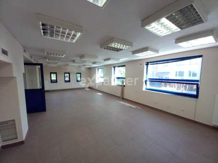 BIUROWIEC 527,70 m2 2 PIĘTRA PODPIWNICZENIE 