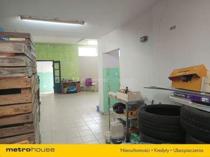 Pawilon handlowy z parkingiem w centrum Biskupca