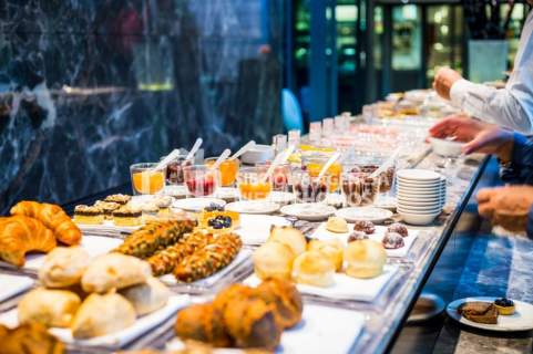 Lokal z witryną pod gastronomie przy głównej ulicy