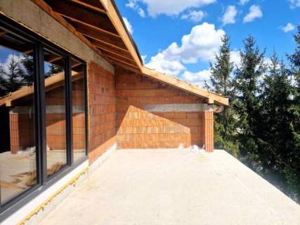 Dwupoziomowe mieszkanie z tarasem i balkonem