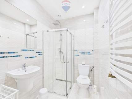 Obiekt hotelowy nad jeziorem na Mazurach.