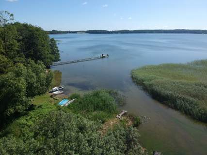 Dom z własną plażą i pomostem nad jeziorem Mamry na SWJM