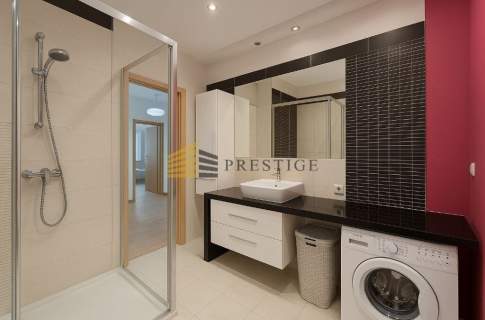 Ekskluzywny Apartament z Prywatnym Patio Prestiż
