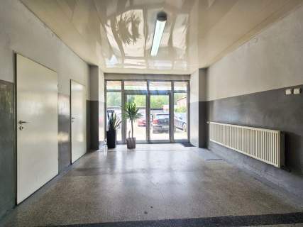 Open space 2,7m, biuro i socjal, wylot na DK 86