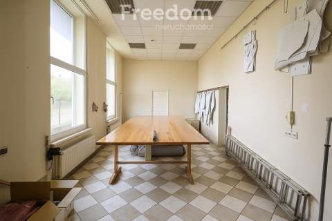 Lokal 168 m z ogrodzonym terenem   Koniecpol