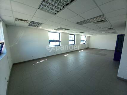 BIUROWIEC 527,70 m2 2 PIĘTRA PODPIWNICZENIE 