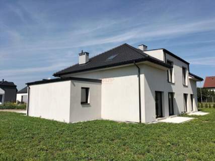 Bliźniak 140 m2, działka 450 m2. Stan deweloperski.