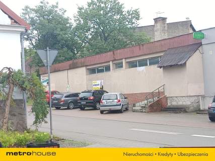 Pawilon handlowy z parkingiem w centrum Biskupca