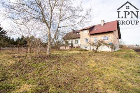 Dom wolnostojący z ogrodem. Klimontów.
