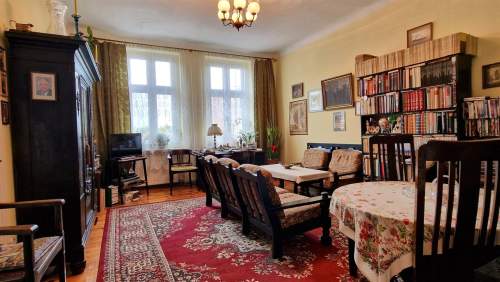 5 pokojowe w kamienicy, balkon, piwnica