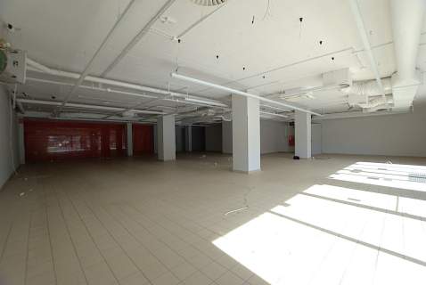Lokal parterowy, frontowy 404 m2 nowe budownictwo