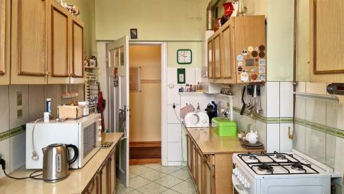 5 pokojowe w kamienicy, balkon, piwnica