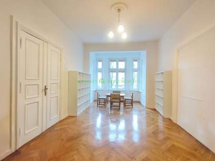 Duże stylowe mieszkanie w pięknej kamienicy