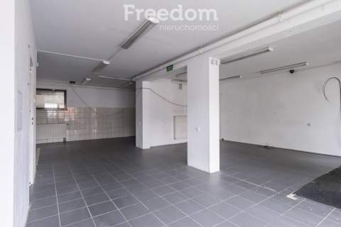 Lokal usługowy na parterze