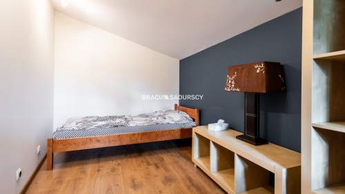 Dom, dobra lokalizacja, ul. Jaglarzów, dwa garaże