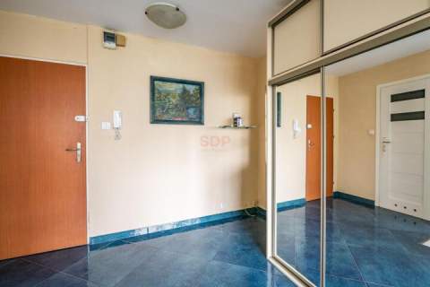 2 pok. z kuchnią, winda, piwnica, parking.
