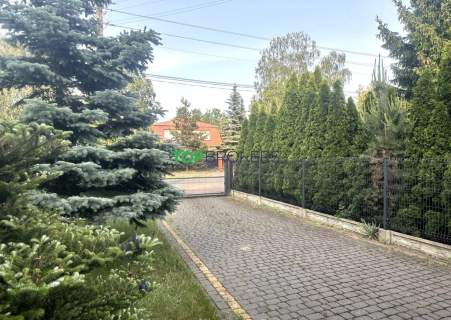 Wygodny dom z dwoma niezależnymi mieszkaniami