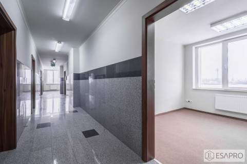 CAŁA KONDYGNACJA / PODZIAŁ NA GABINETY / PARKING