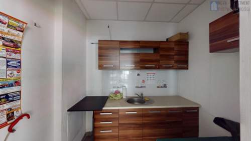 Parter centrum 3 wejścia witryny wys. 3m