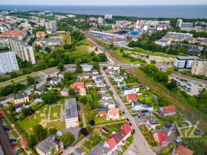 Pół bliźniaka oraz domek mieszkalny blisko centrum miasta