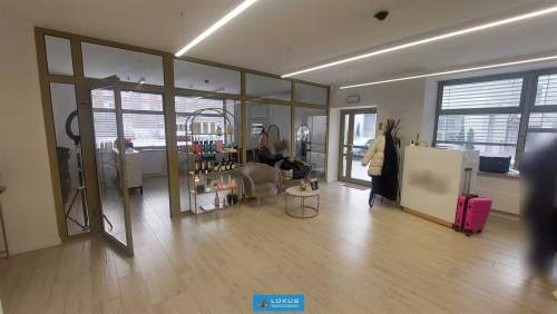 Lokal handlowy usługowy biurowy 169 m2 parking