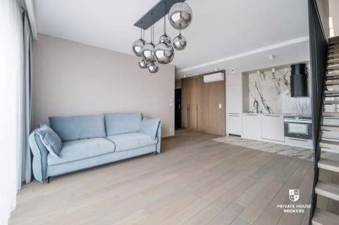 Dwupoziomowy, wykończony apartament z tarasem