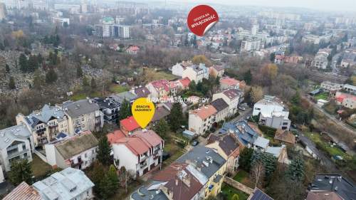 dwa budynki w Centrum Krakowa.