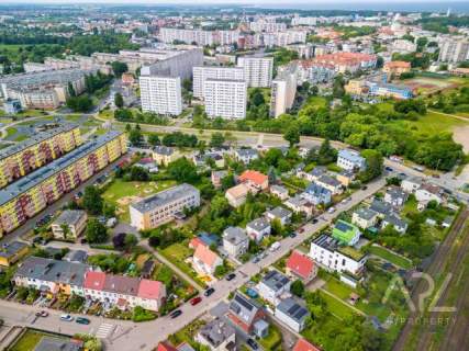 Pół bliźniaka oraz domek mieszkalny blisko centrum miasta