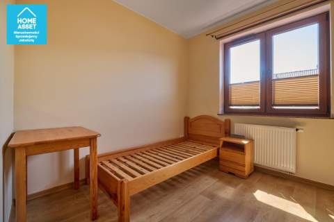 Przestrzeń biurowa lub mieszkalna dla firmy.