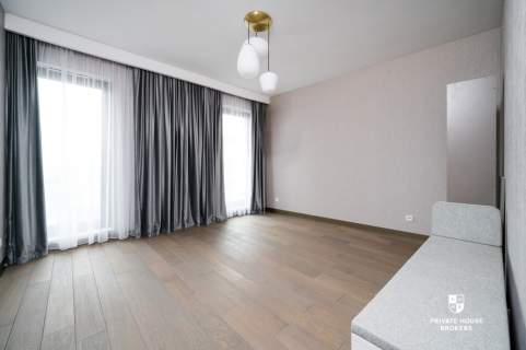 Dwupoziomowy, wykończony apartament z tarasem