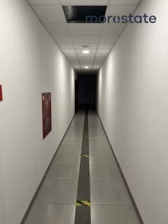 Lokal w centrum handlowo-usługowym miasta.