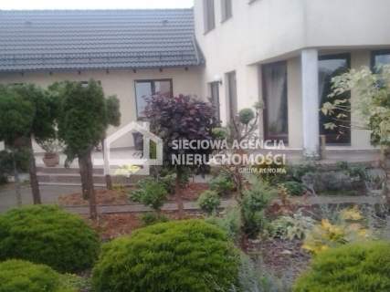 Okazały doinwestowany dom w Chojnicach z ogrodem.