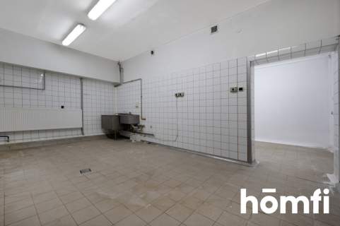 Przestronny obiekt z lokalami usługowymi 650 m2