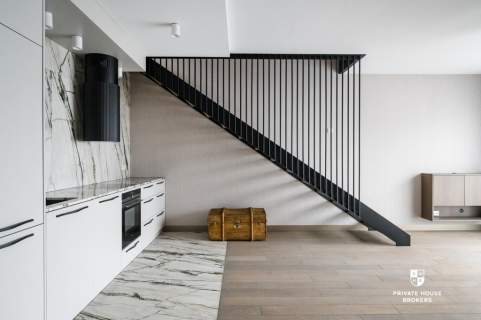 Dwupoziomowy, wykończony apartament z tarasem
