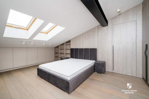 Dwupoziomowy, wykończony apartament z tarasem