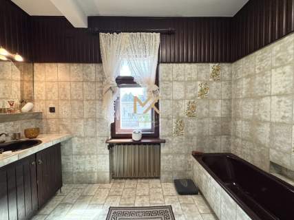 Dom 240 m2 z halą przemysłowo/biurową 260 m2