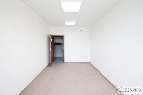CAŁA KONDYGNACJA / PODZIAŁ NA GABINETY / PARKING