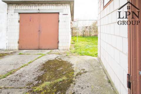 Działka zabudowana domem i budynkami gospodarczymi