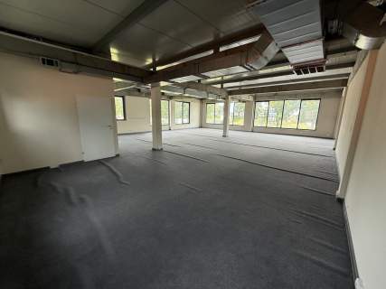 Duży parking, witryny 120-180m2 biura , sklep