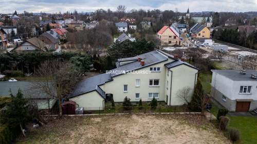 Dom, dobra lokalizacja, ul. Jaglarzów, dwa garaże