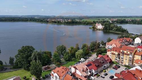 Luksusowy apartament z widokiem na jezioro