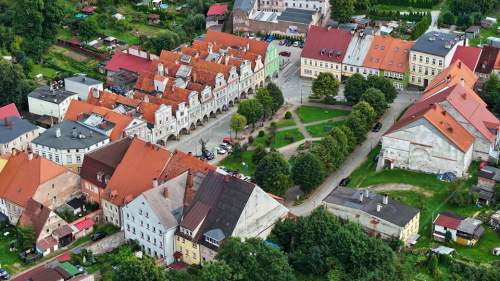 Na sprzedaż dom w otoczeniu lasów i gór