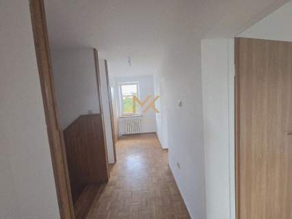 Piękny dom w zabudowie szeregowej/Oporów