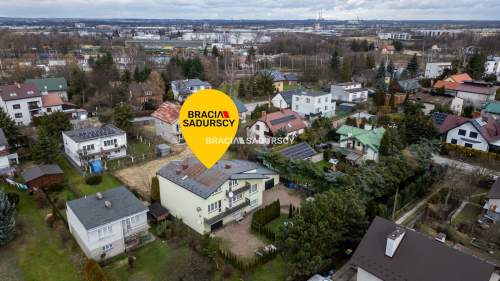 Dom, dobra lokalizacja, ul. Jaglarzów, dwa garaże