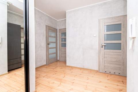 Mieszkanie trzypokojowe z balkonem w bloku z cegły