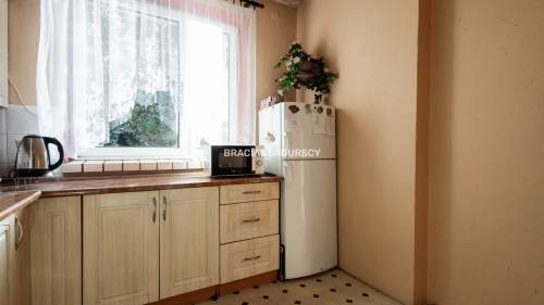 SWOSZOWICE, DOM W ZABUDOWIE BLIŹNIACZEJ, 3 POK