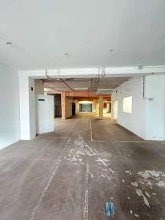 Atrakcyjny budynek z magazynem 800 m2