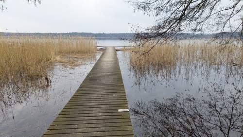 Działka nad jeziorem