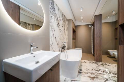 Dwupoziomowy, wykończony apartament z tarasem