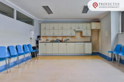 Hala z suwnicą oraz zapleczem socjalnym 1012 m2 , blisko S6
